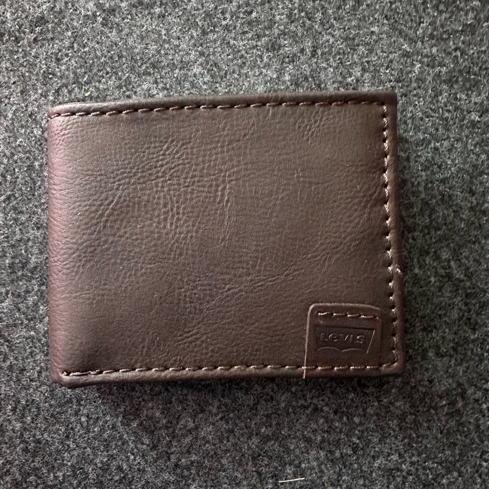 Levi's Brown Leather Bi-Fold Card & Key Wallet